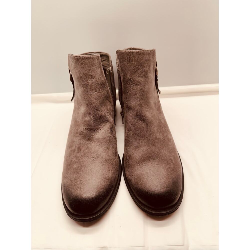 Madeline Girl Women's Ankle Boots Gray Faux Leather Size 10M NWOT
